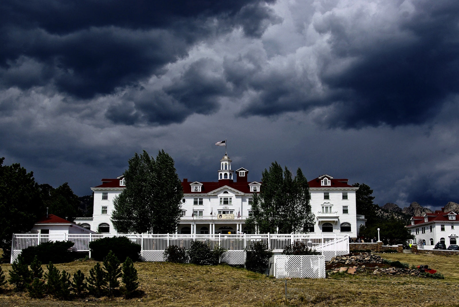 Room 217 and Beyond: The Haunted Quarters of the Stanley Hotel – The Horror  Dome, image size:1600x1072