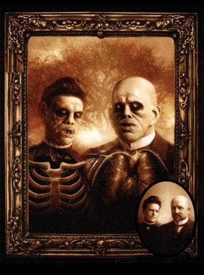 "Changing Portrait - Mr. and Mrs. Oldclot" Halloween Decoration