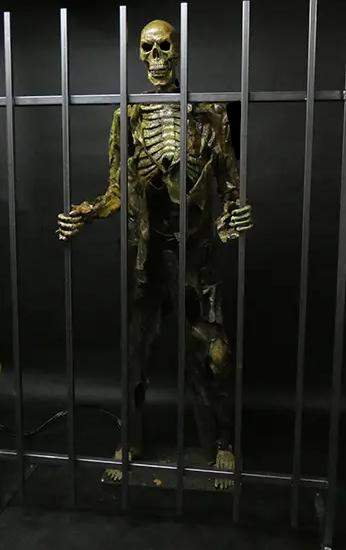 "Thrashing Corpse" Skeleton Halloween Animatronic