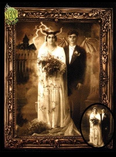 "Changing Portrait - Mr. and Mrs. Gruel" Hanging Halloween Decoration